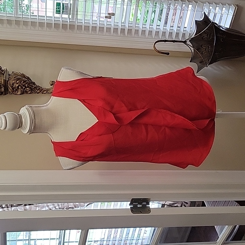 New York & Co red sleeveless top ruffle Vneck polyester curved hem Small…EUC